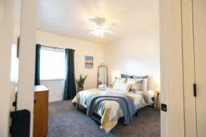 Peaceful Townhome Enclosed Garage Fast Wifi